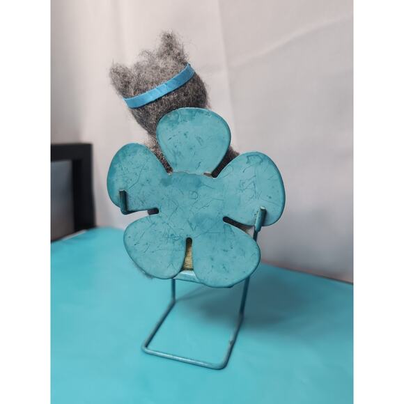 Vintage Needle-Felted Cat Figurine With Chair Magazine Sundae 8" Wool - Picture 3 of 5